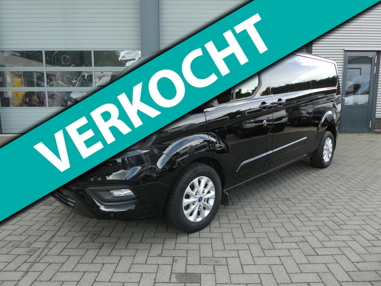 Ford Transit Custom - 300 2.0 TDCI 130 pk L2 2 x schuifdeur airco navigatie - AutoWereld.nl