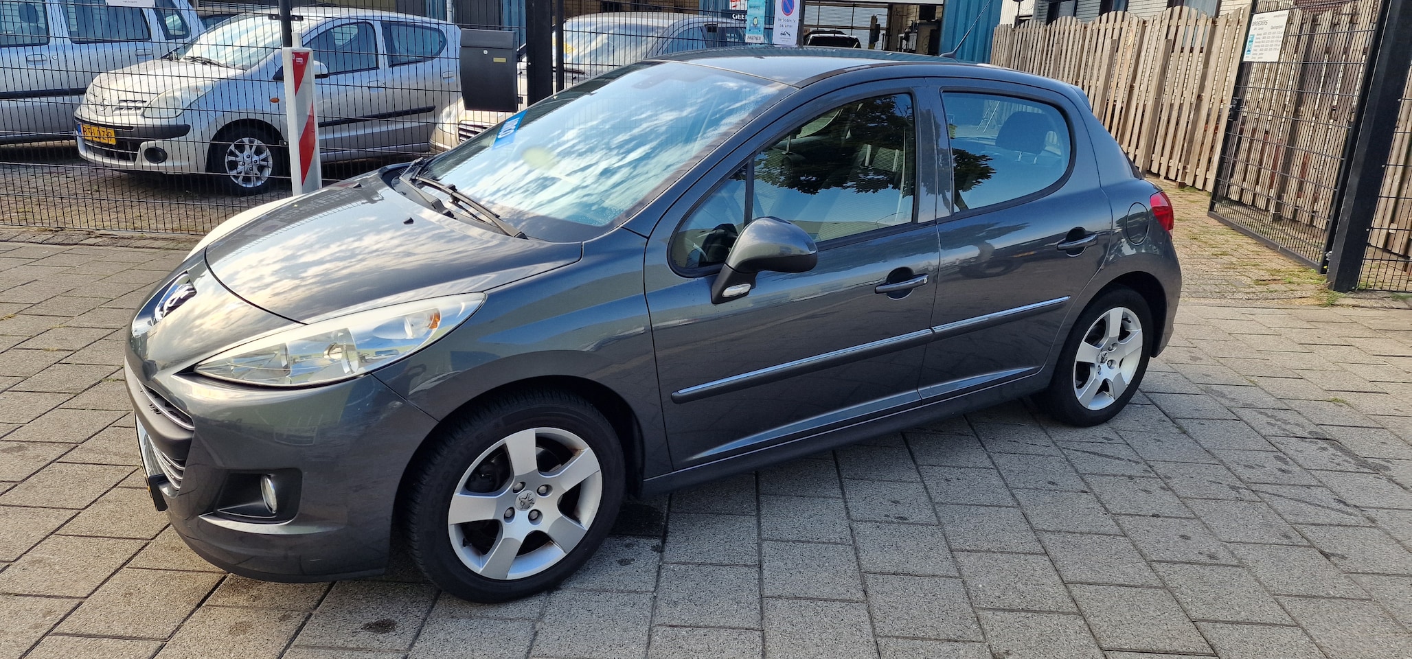 Peugeot 207 - 1.6 VTi Première - AutoWereld.nl
