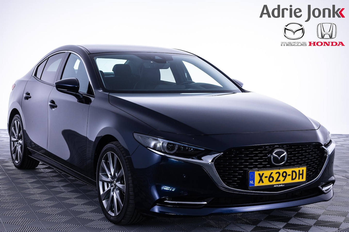 Mazda 3 - 2.0 e-SkyActiv-X M Hybrid 186 Luxury | AUTOMAAT | APPLE CARPLAY | HEAD UP | 18 INCH LM | P - AutoWereld.nl