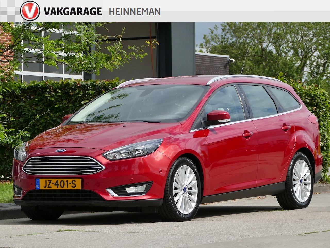 Ford Focus Wagon - 1.5 Titanium AUTOMAAT | verwarmd stuur | stoelverwarming | trekhaak | 100% onderhouden - AutoWereld.nl