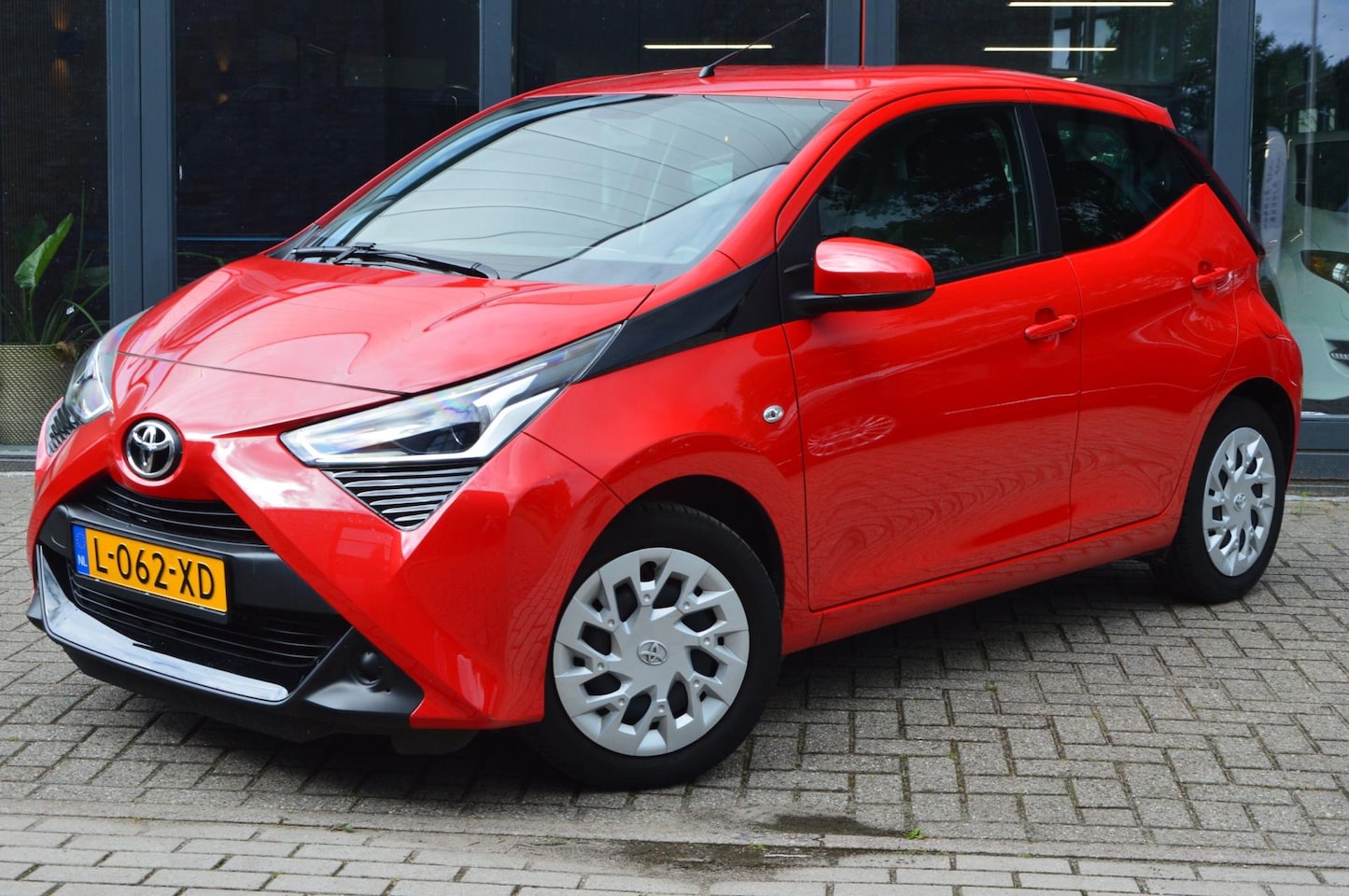 Toyota Aygo - 1.0 VVT-i x-play | Camera | 4 Deurs | Elektrische ramen | Bluetooth | - AutoWereld.nl
