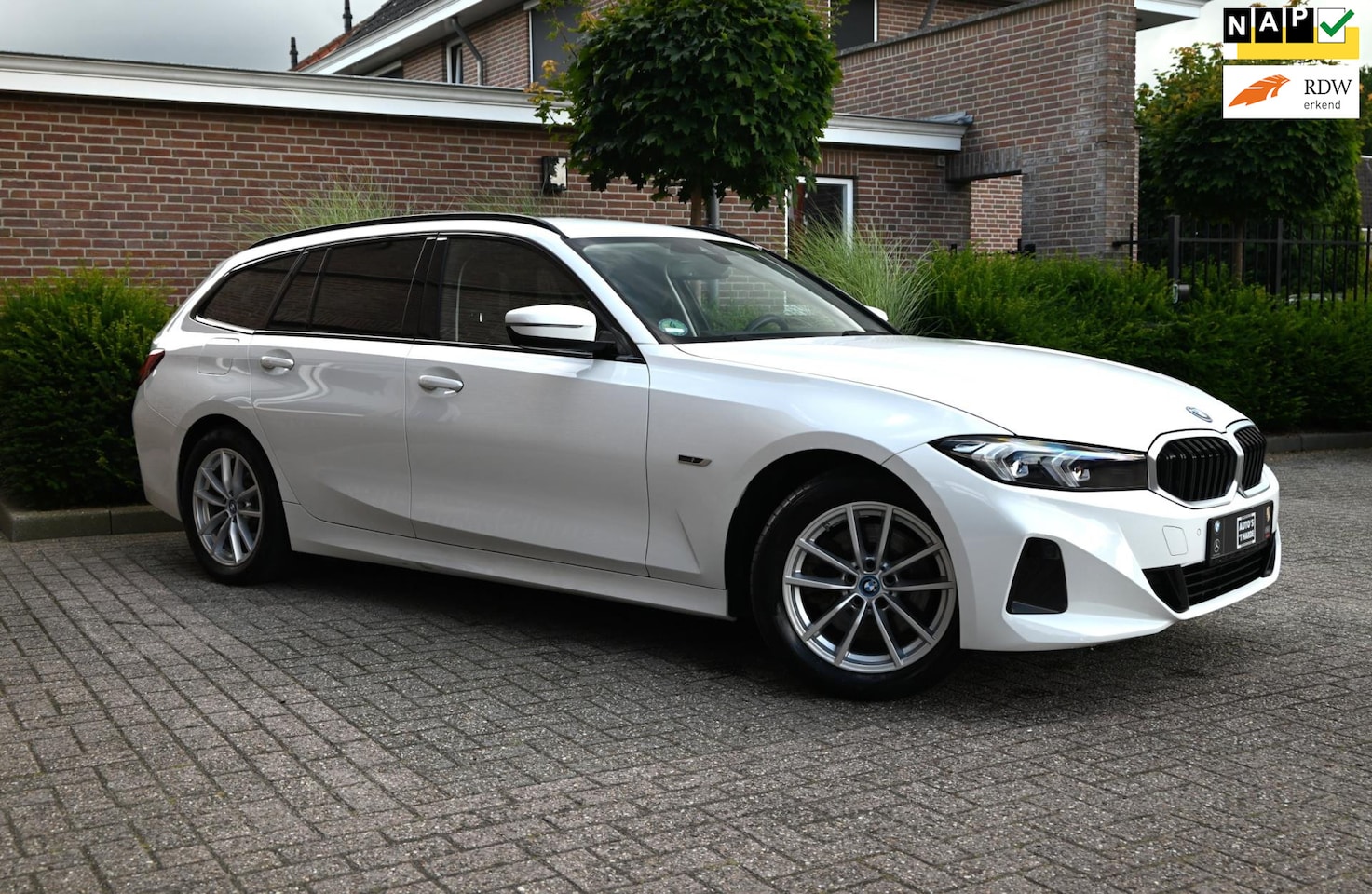 BMW 3-serie Touring - 320e MY 2023 204 PK 1e Eig Dealer o.h Carplay LED Head-Up 17'' - AutoWereld.nl