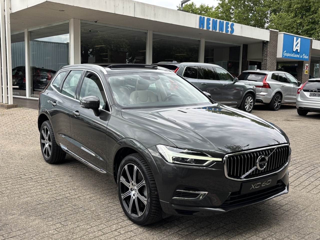 Volvo XC60 - T8 AWD Inscription Luchtvering 360 Pano Stoelventilatie Keyless - AutoWereld.nl