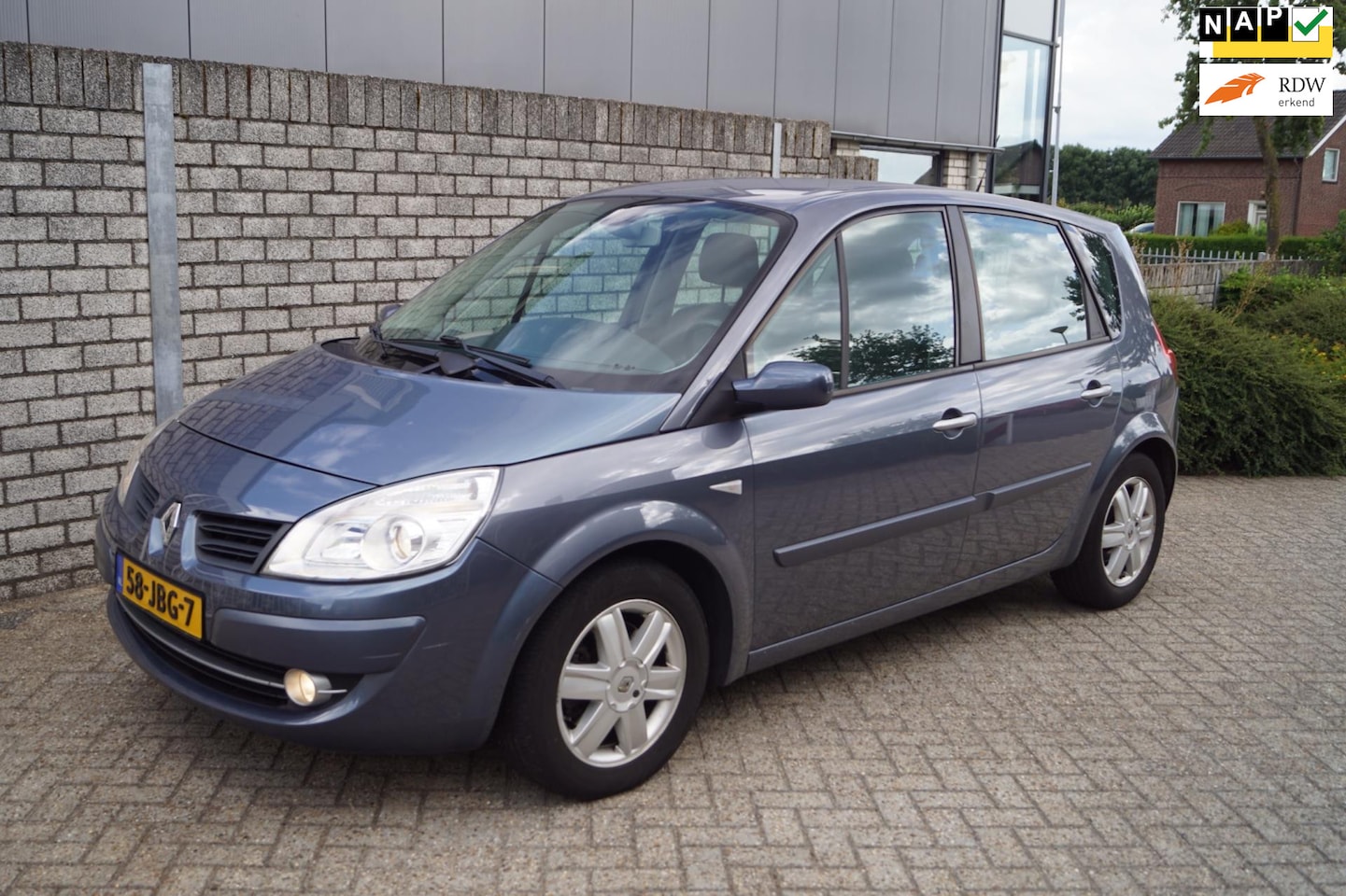 Renault Scénic - 2.0-16V Business Line Automaat Navi Clima 4x Elektrische Ramen Cruise PDC LMV Trekhaak NL - AutoWereld.nl