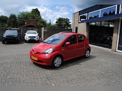 Toyota Aygo - 1.0-12V + NIEUWE APK