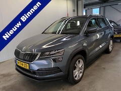 Skoda Karoq - 1.5 TSI ACT Business Edition Wegklapbare trekhaak - Keyless entry & Go - Achteruitrijcamer