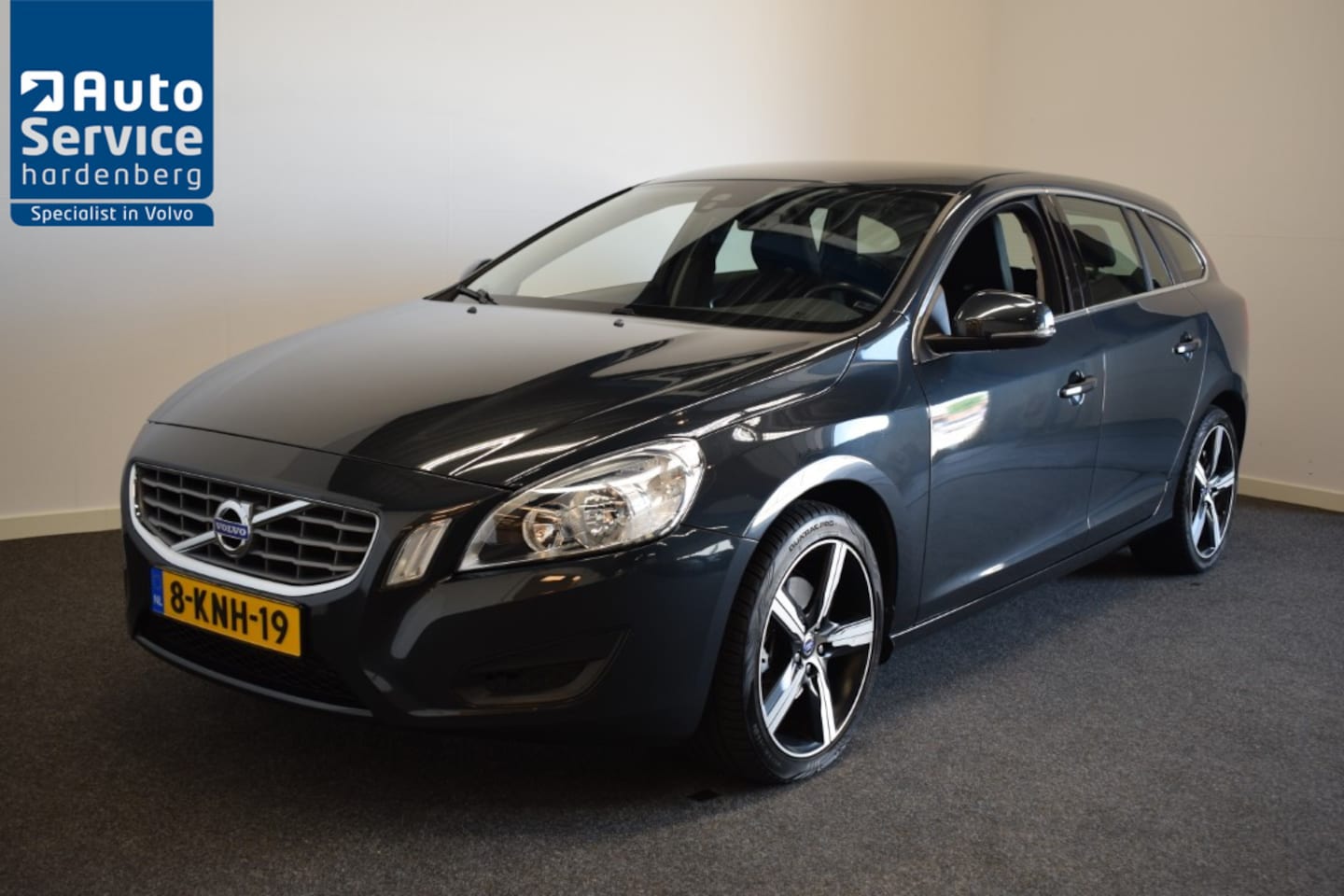 Volvo V60 - T3 150pk AUT6 Momentum Trekhaak 1600kg/ Navi/ Cruise/ LMV 18"/ PDC - AutoWereld.nl