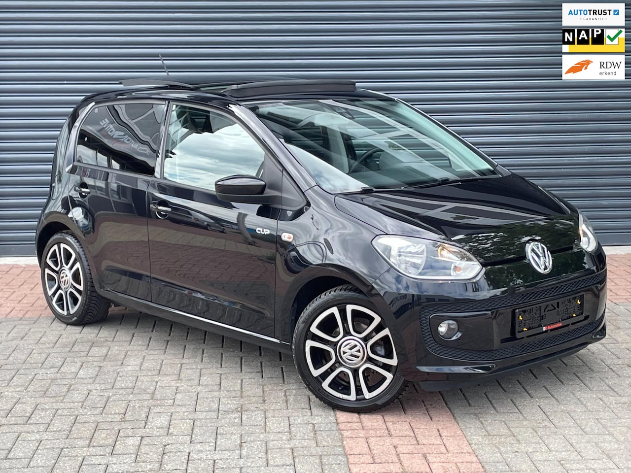 Volkswagen Up! - 1.0 Cup Pano| Parkeersensor | Cruise | - AutoWereld.nl