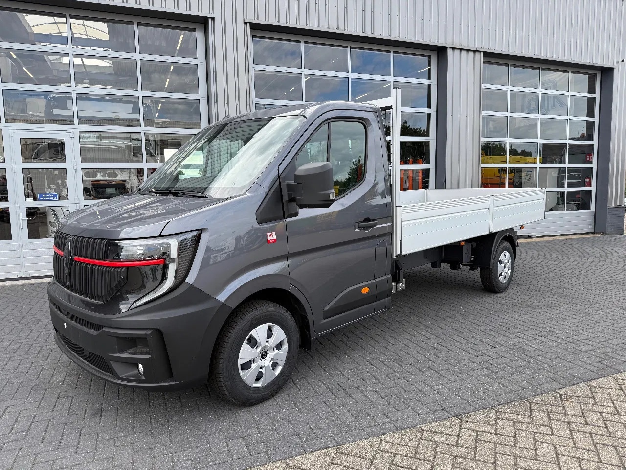 Renault Master - Red Edition L3H1 OPEN LAADBAK / Verwarmde voorruit / vierseizoenbanden / BPM VRIJ - AutoWereld.nl