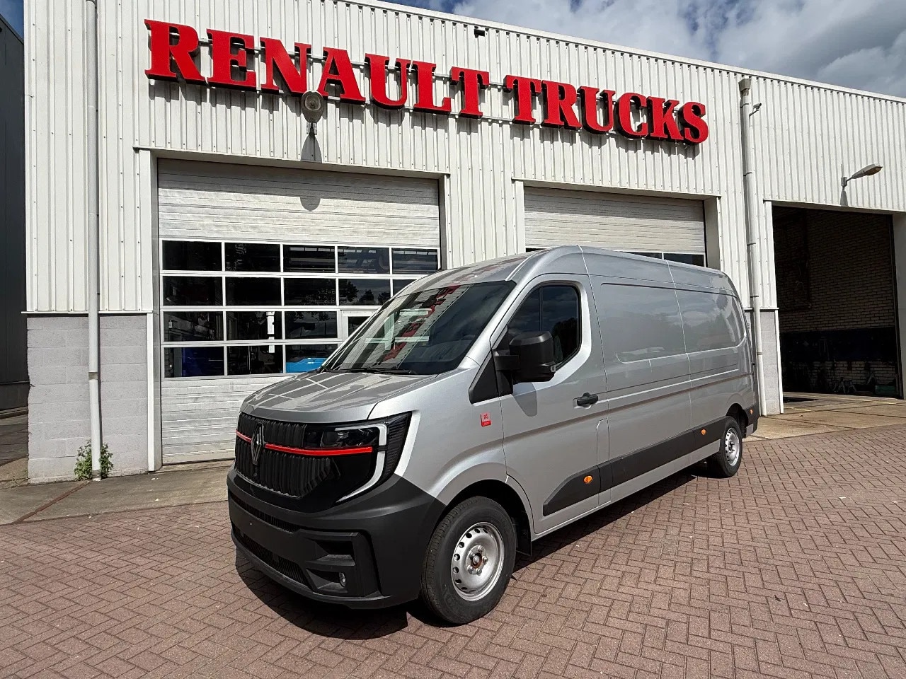 Renault Master - Master L3H2 RED LIMITED / CAMERA / VOORRUITVERWARMING / BPM VRIJ - AutoWereld.nl