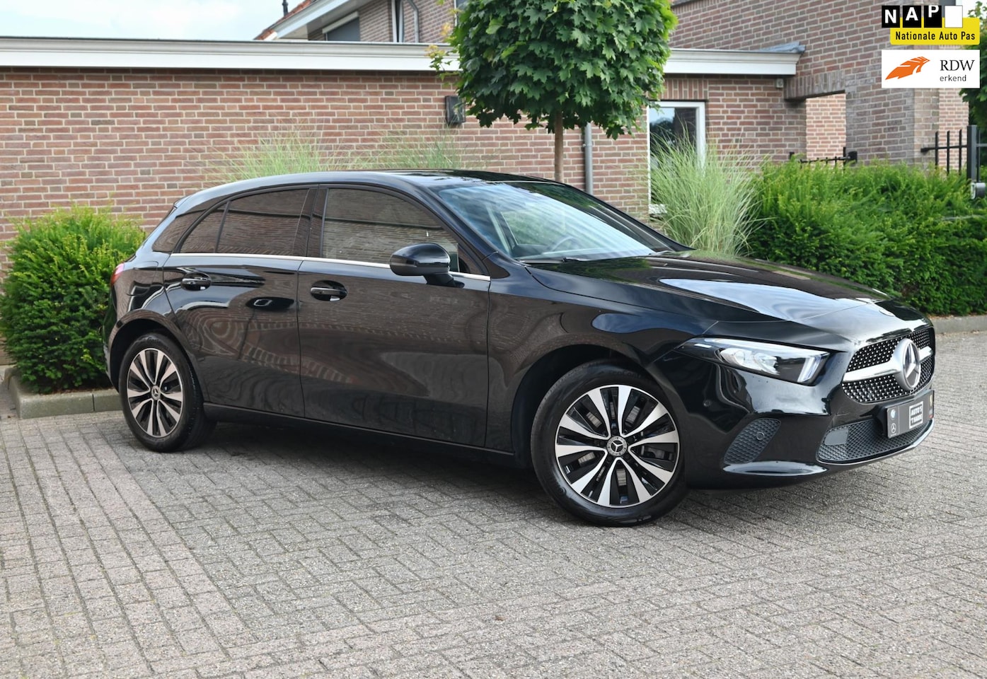 Mercedes-Benz A-klasse - 250 e Business Solution Luxury 218 PK LED Camera Widescreen 17'' - AutoWereld.nl