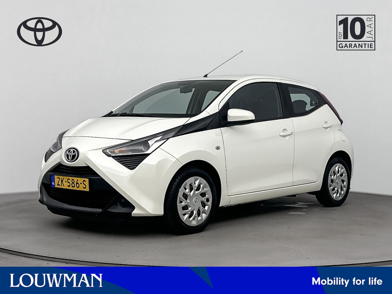 Toyota Aygo - 1.0 VVT-i x-play Leseman aangemeld vanaf handerlaar 4-7 - AutoWereld.nl