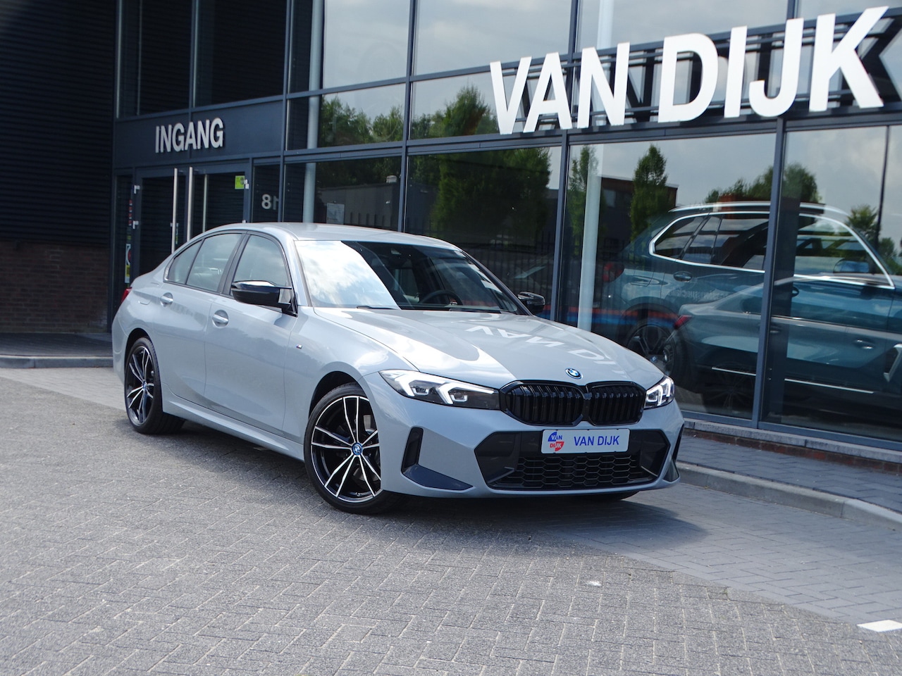 BMW 3-serie - 330e M Sportpakket Shado-line Sportstoelen Wildscreen Cockpit Plus 19"LM Velgen - AutoWereld.nl