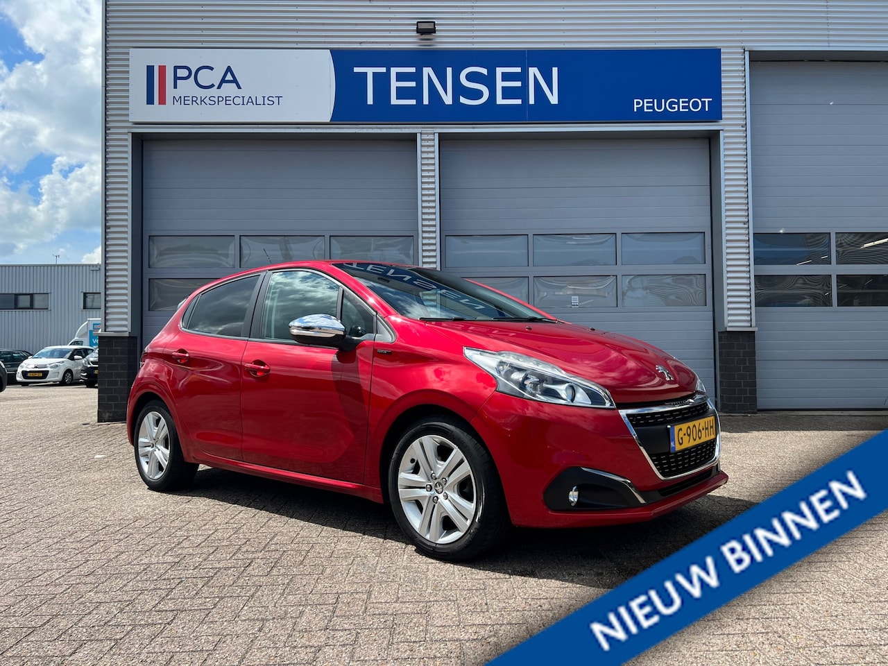 Peugeot 208 - 1.2 82PK PureTech Signature | Navigatie | Trekhaak | Cruise control | - AutoWereld.nl