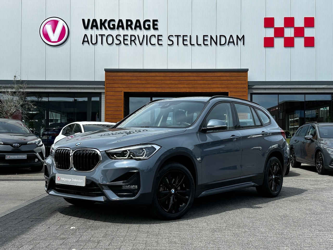 BMW X1 - SDrive18i High Executive|Afn Trekhaak|1700kg trekgewicht|PDC V+A|Dealer Onderh - AutoWereld.nl
