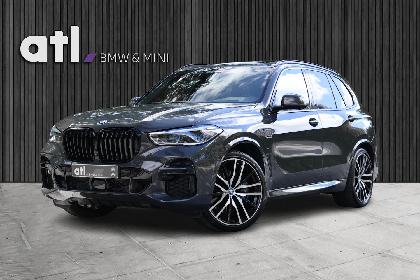 BMW X5 - xDrive45e High Executive M-Sport | 22"| Pano | HUD | Driving assistant Pro | Laser | 360 | - AutoWereld.nl