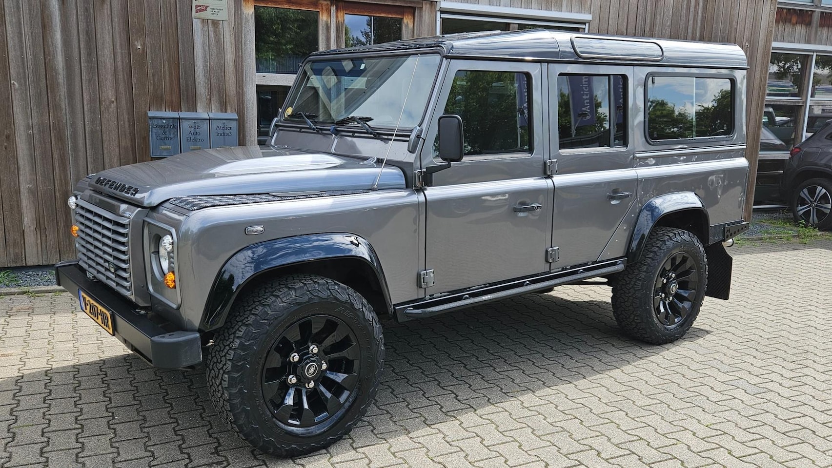 Land Rover Defender 110 - 2.4 TD 5-zits geelkenteken - AutoWereld.nl