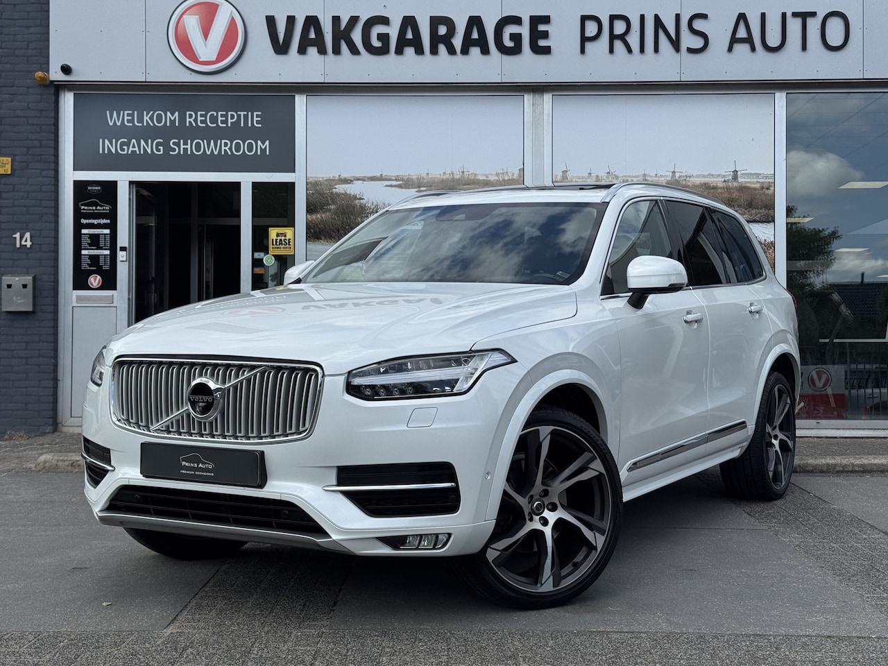 Volvo XC90 - 2.0 D5 AWD Inscription 7p. |PANO|B&W|HUD|TREKHAAK|LUCHTVERING| - AutoWereld.nl