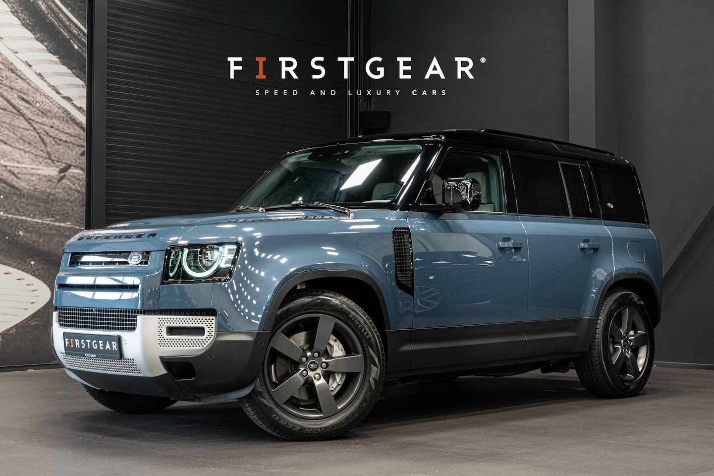 Land Rover Defender 110 - 2.0 P400e 110 SE *Meridian / Luchtvering / Panorama / Surround-view / Memory * - AutoWereld.nl