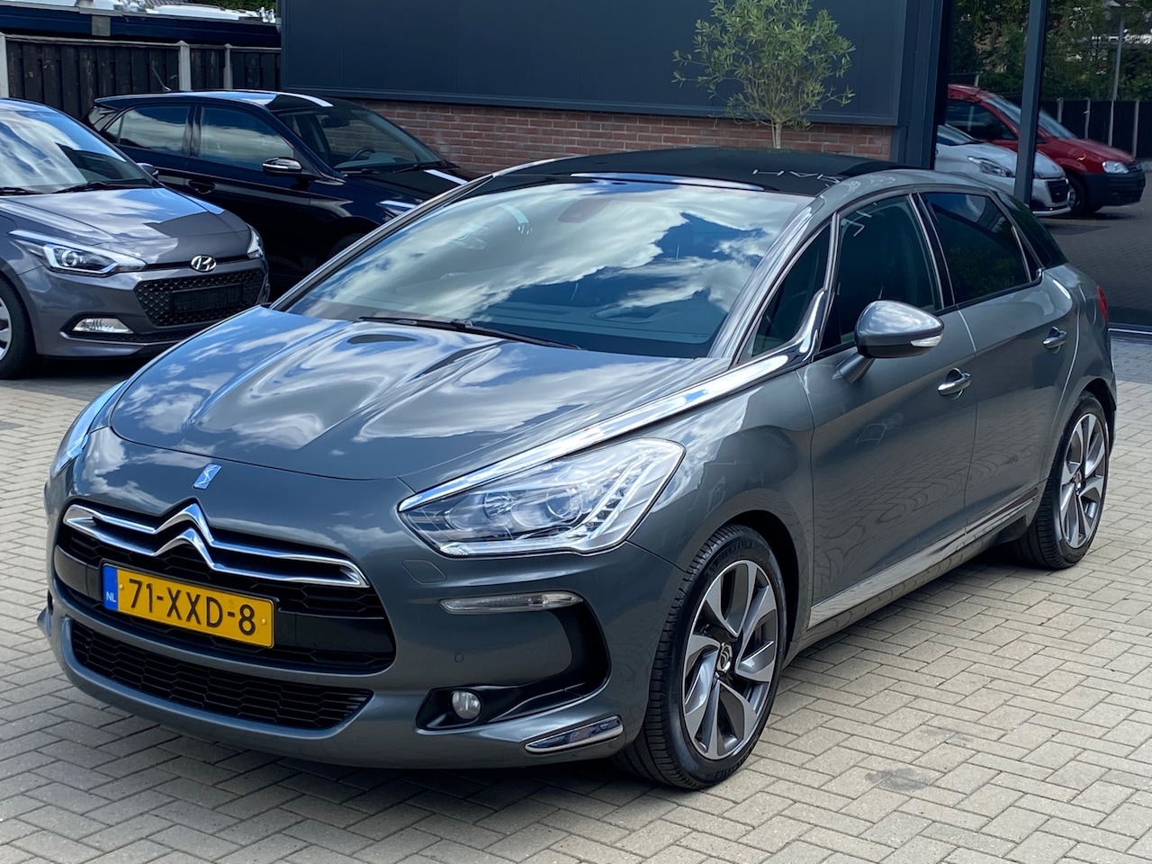 Citroën DS5 - 1.6 THP So Chic PANO NAVI CRUISE XENON LED CLIMA PDC KEYLESS - AutoWereld.nl
