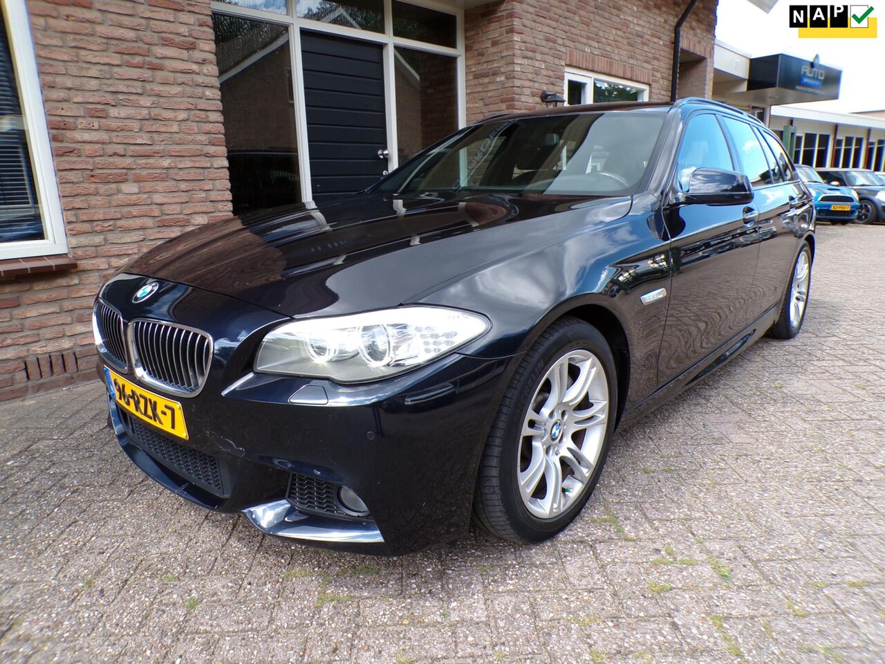 BMW 5-serie Touring - 528i High Executive M Pakket / Automaat / Leder / Navi - AutoWereld.nl