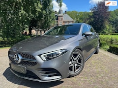 Mercedes-Benz A-klasse - 180 | AMG | Pano | Memory | Camera | Dealer Onderhouden |