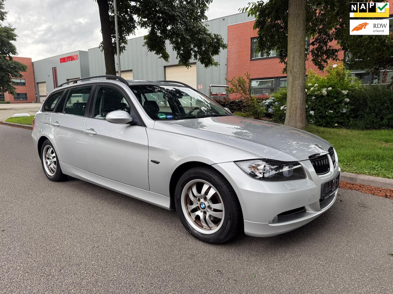 BMW 3-serie Touring - 318d High Executive 318d High Executive - AutoWereld.nl