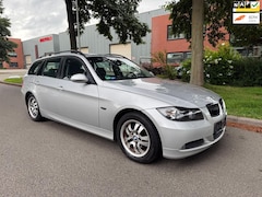 BMW 3-serie Touring - 318d High Executive