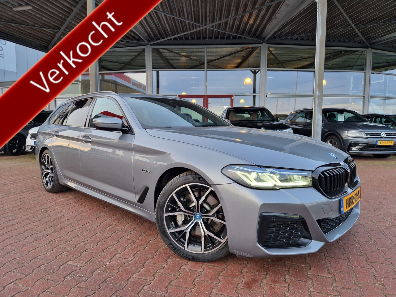 BMW 5-serie Touring - 530e Business Edition Plus Hybrid | ECC | STOELVERW | LEER | CAMERA | PANO | ELEKTR. TREKH - AutoWereld.nl