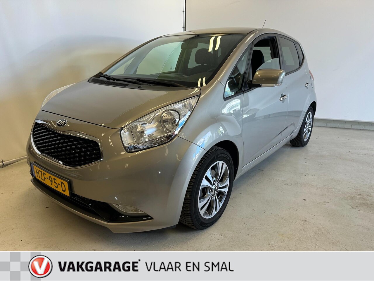 Kia Venga - 1.6 CVVT ExecutiveLine Automaat-Hoge zit-luxe uitvoering-Navi-Camera -goed onderhouden. - AutoWereld.nl