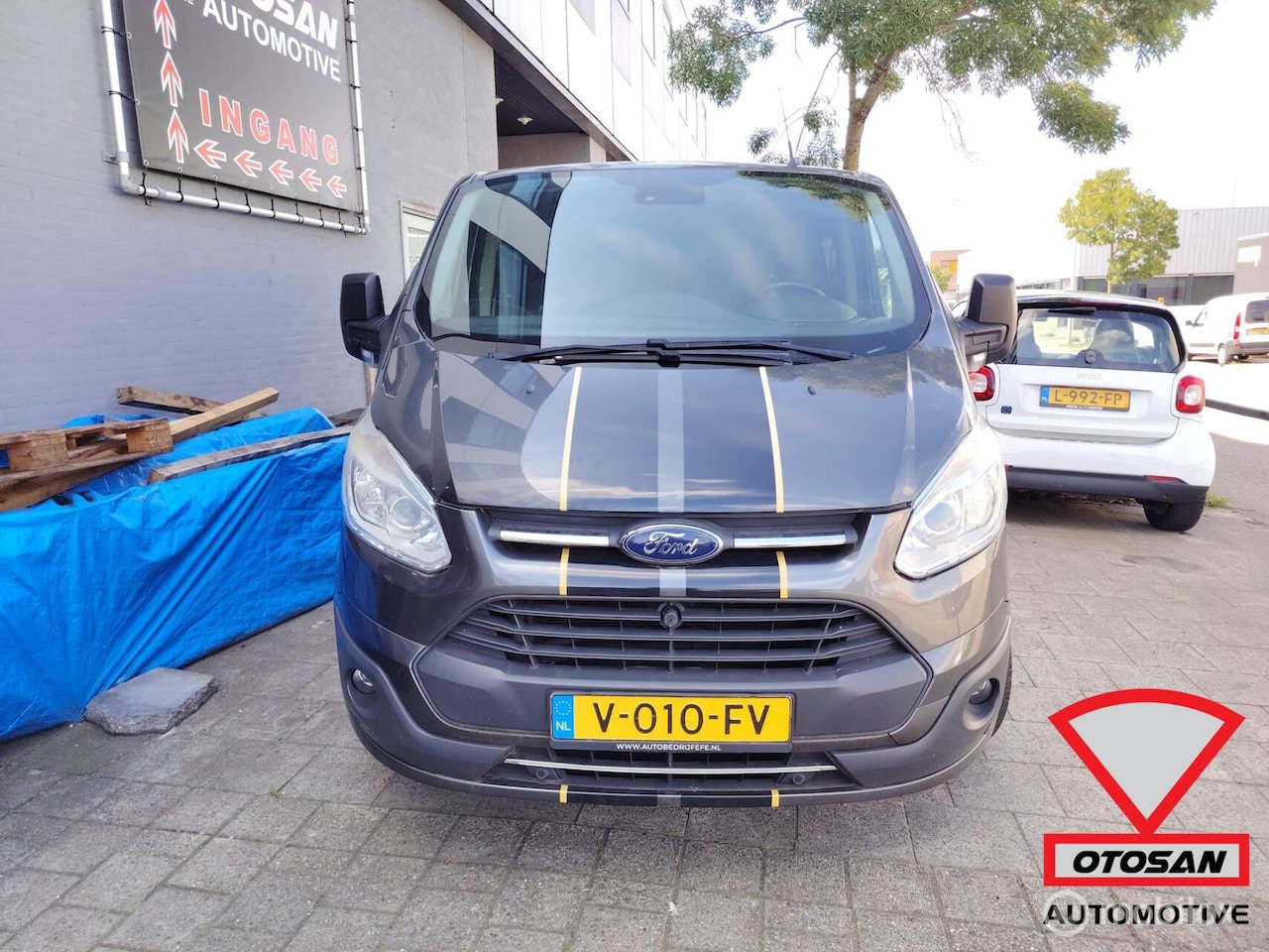 Ford Transit Custom - 340 2.0 TDCI L2H1 Limited DC 340 2.0 TDCI L2H1 Limited DC 170PK - AutoWereld.nl