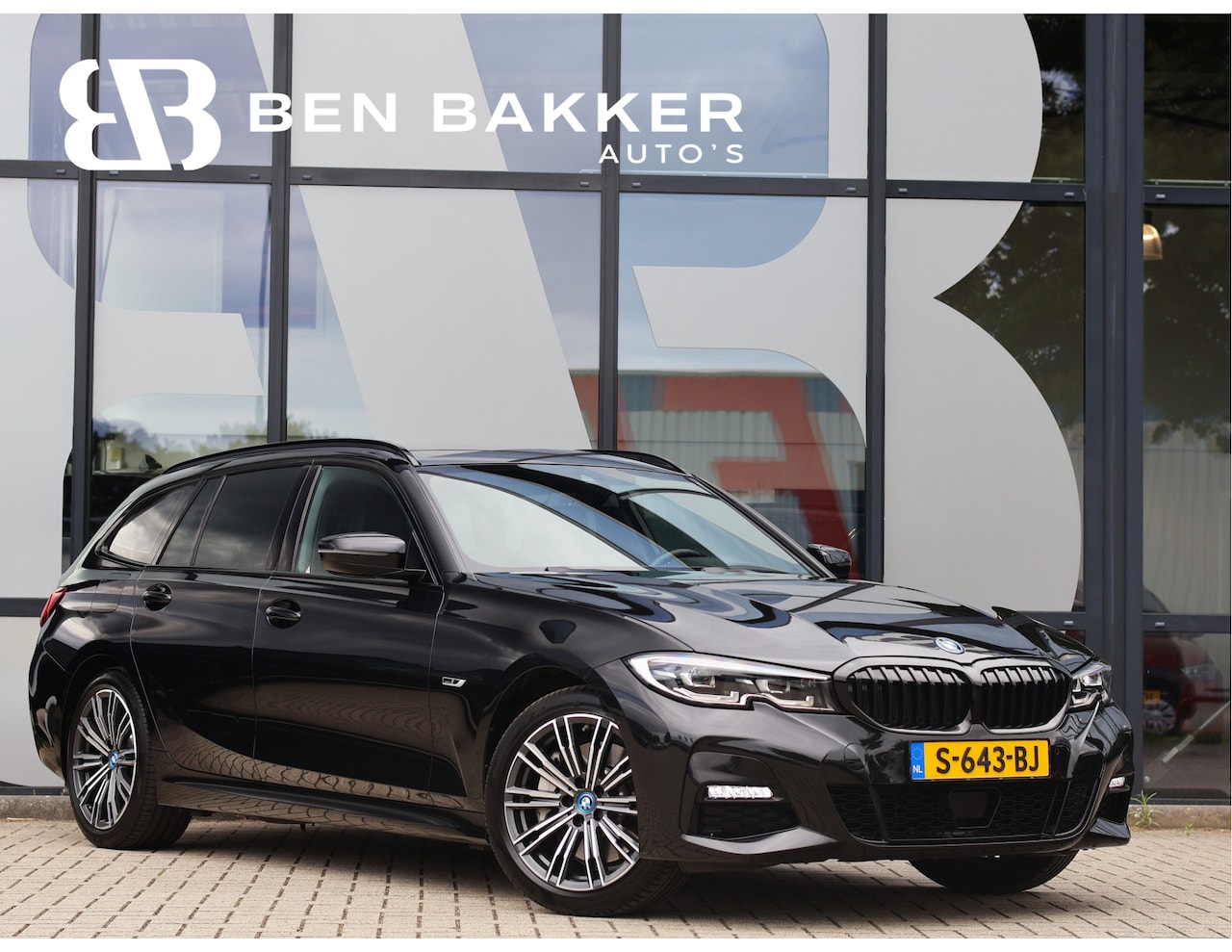 BMW 3-serie Touring - 330e Business Edition Plus M Sport | ACC | DAB | Haak | Sfeerverlichting | BTW | - AutoWereld.nl