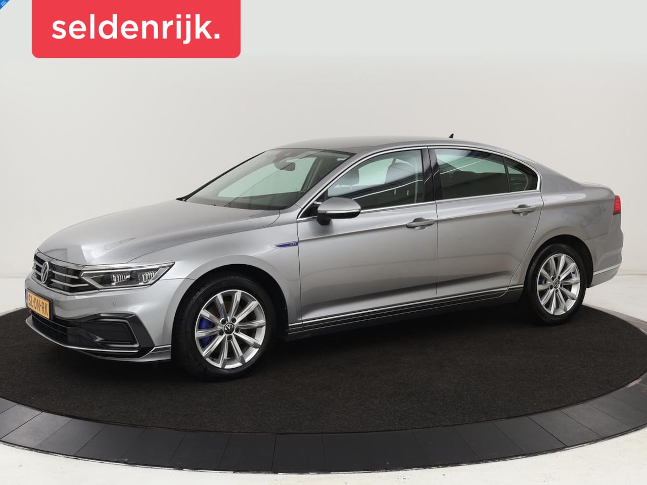 Volkswagen Passat - 1.4 TSI PHEV GTE | Trekhaak | Camera | Adaptive cruise | Carplay | Navigatie | Matrix LED - AutoWereld.nl
