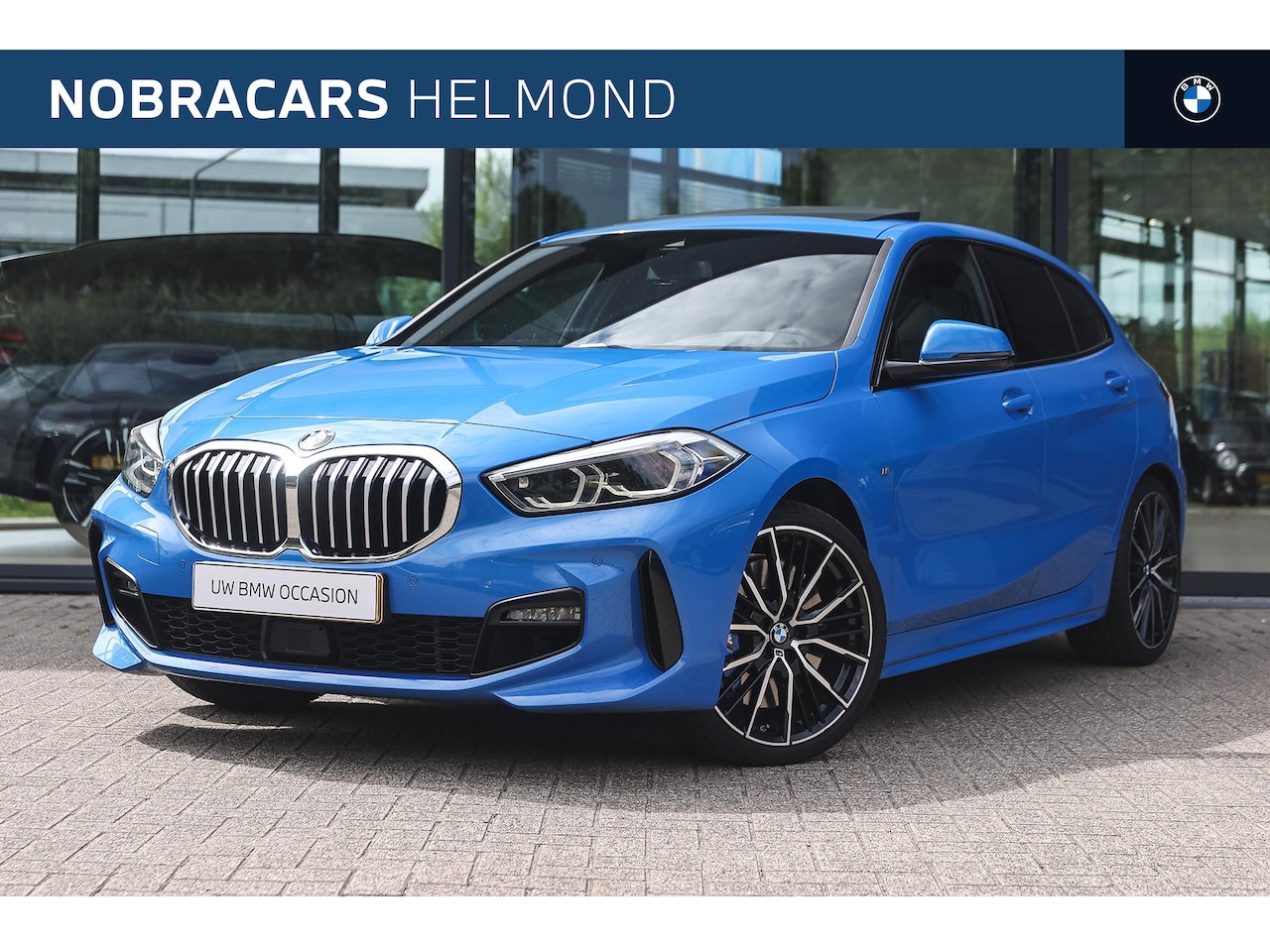 BMW 1-serie - 118i Executive M Sport Automaat / Panoramadak / Sportstoelen / Achteruitrijcamera / Adapti - AutoWereld.nl