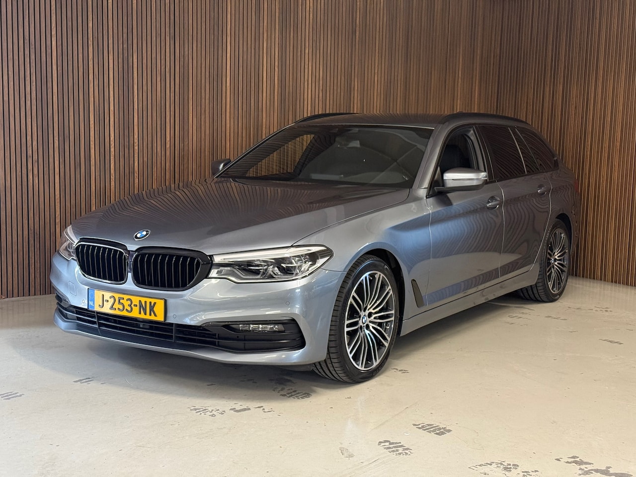 BMW 5-serie Touring - 540d xDrive High Executive 540d xDrive High Executive - AutoWereld.nl
