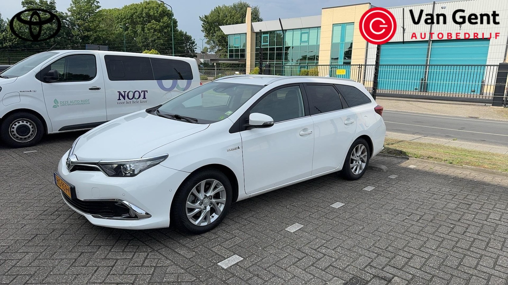 Toyota Auris Touring Sports - 1.8 Hybrid Executive | Navigatie | Clima | Parkeersensoren | Cruise control | Bluetooth | - AutoWereld.nl