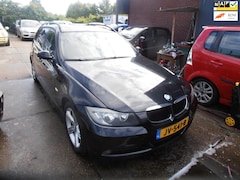 BMW 3-serie Touring - 318i High Exe autom pano navi nap apk