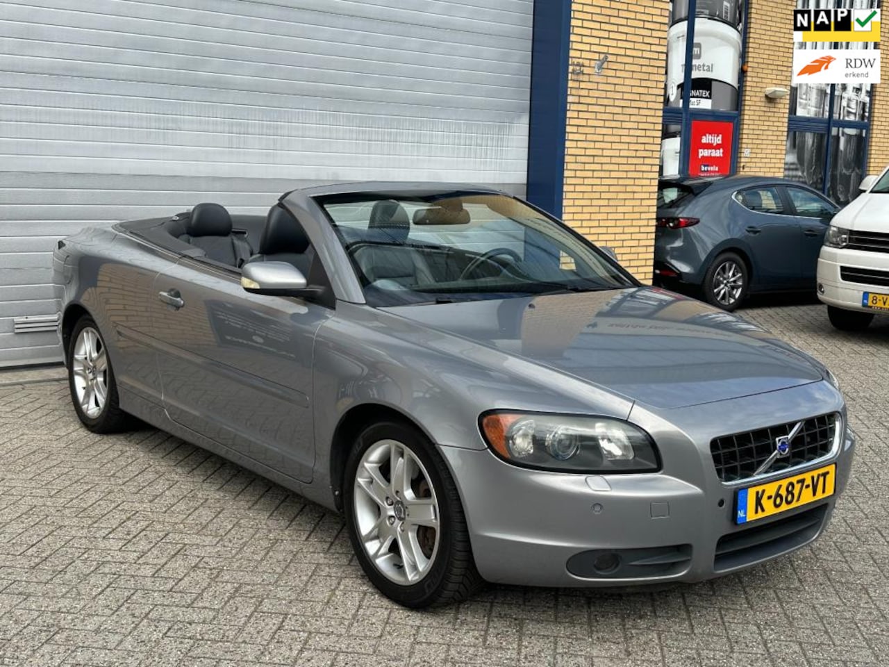 Volvo C70 Convertible - 2.4 Kinetic 2.4 Kinetic, cabrio, navigatie, pdc, trekhaak, leder, lichtmetaal, inruil mogelijk. - AutoWereld.nl