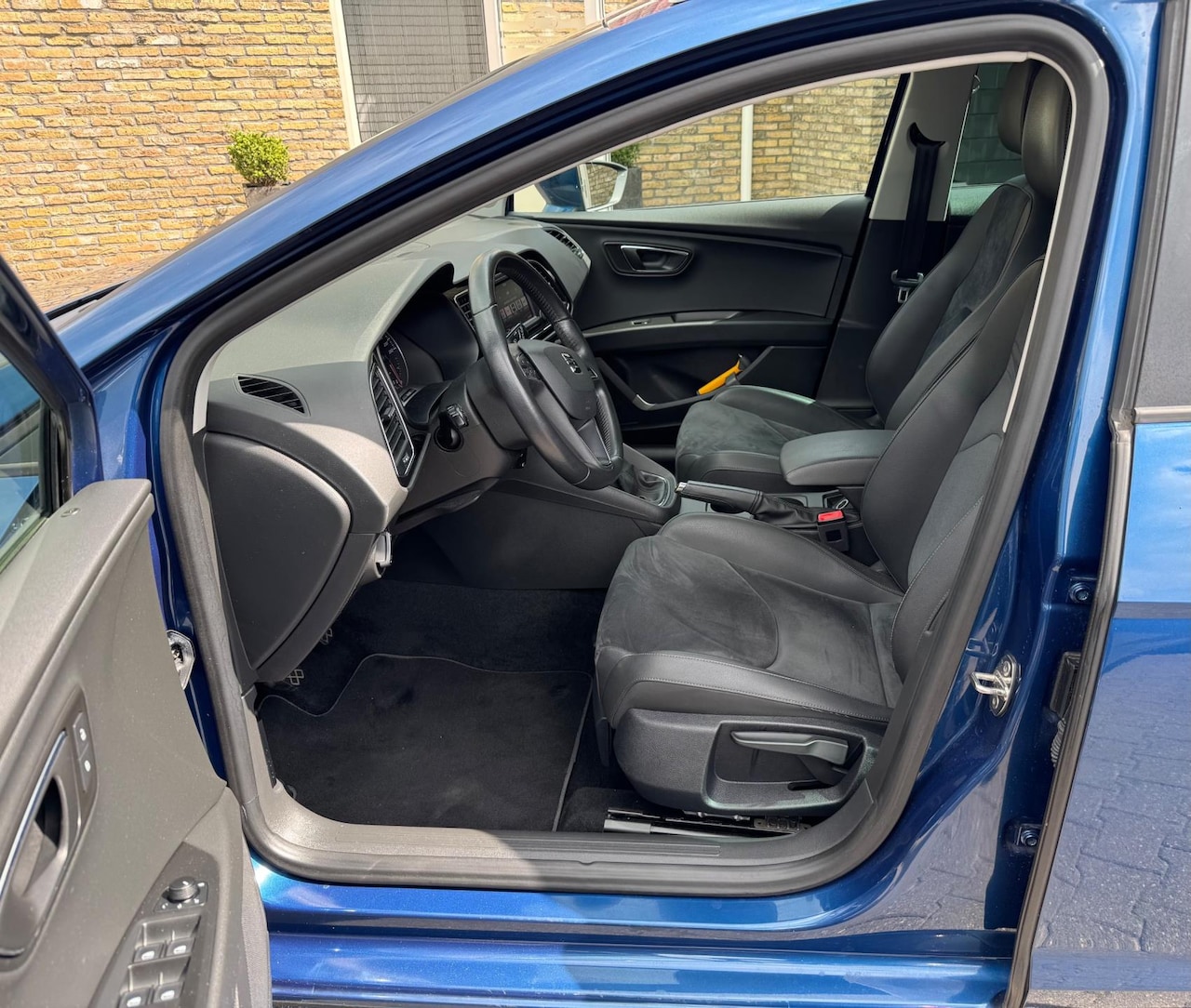 SEAT Leon ST - 1.2 TSI Bj 2015 van eerste eigenaar Koopje - AutoWereld.nl