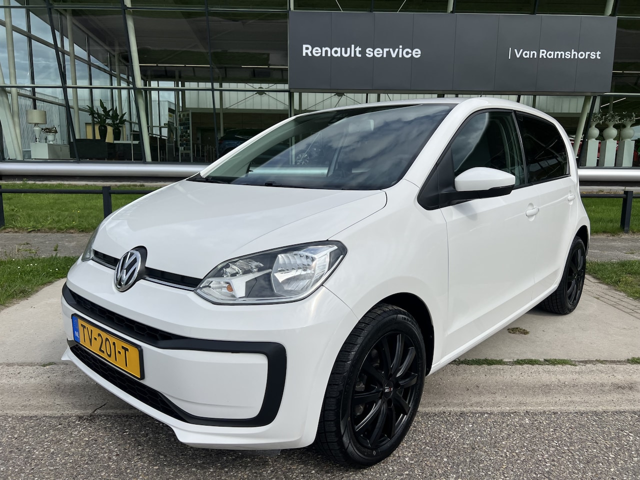 Volkswagen Up! - 1.0 BMT move up! / Cruise / Parkeersensoren / 15' Velgen / Airco / - AutoWereld.nl