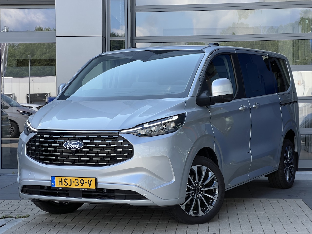 Ford Tourneo Connect - Custom PHEV 233PK TITANIUM X L1 | Geel kenteken | Incl. BPM & BTW | 8 Persoons | Zeer Luxe - AutoWereld.nl
