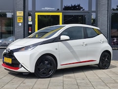 Toyota Aygo - 1.0 VVT-i x-play | Parkeer Camera | Airconditioning | Tel. | Navigatiesysteem