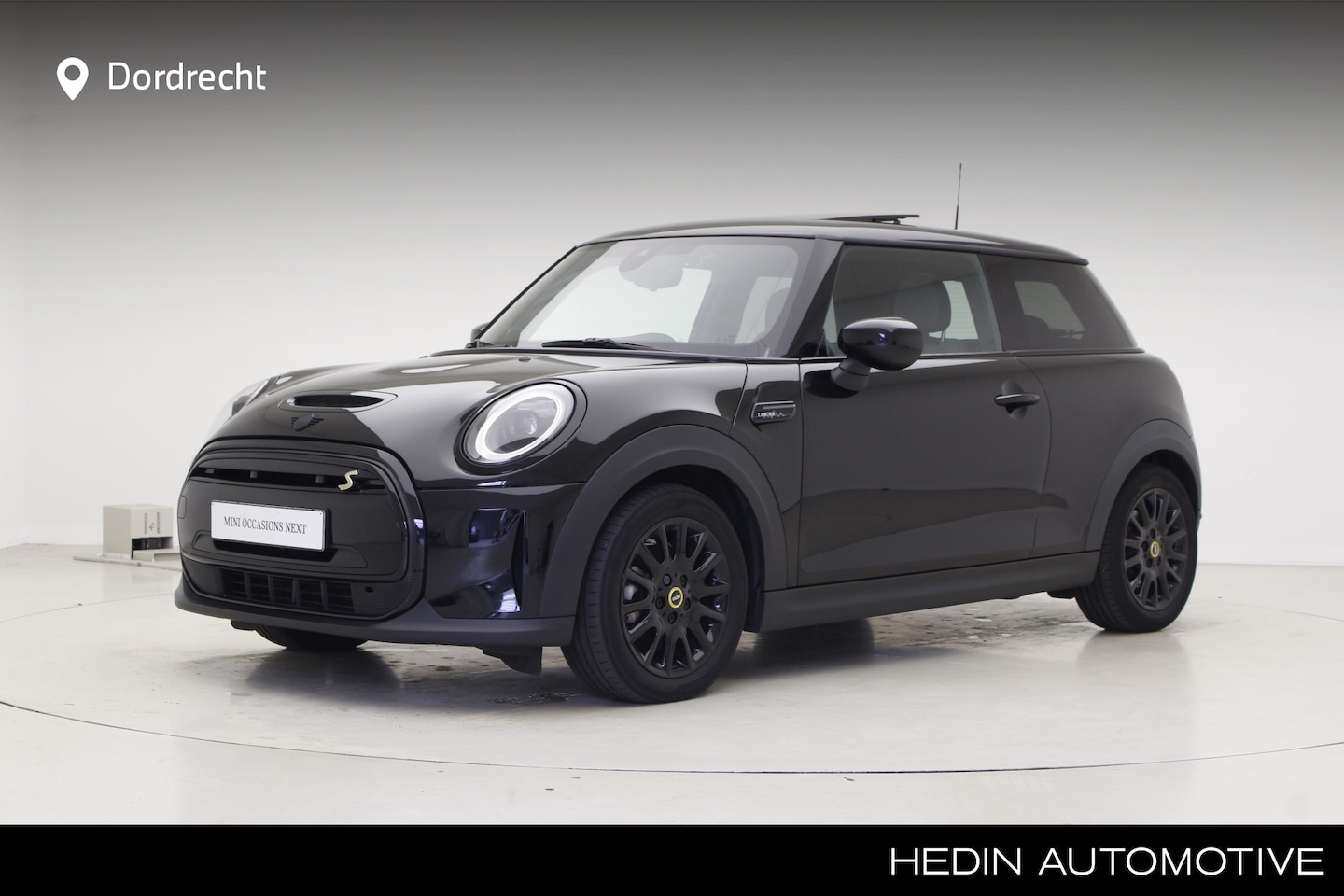 MINI Mini-Electric - Camden Plus Edition 33 kWh | Panorama | Piano Black Exterior | Harman Kardon | - AutoWereld.nl