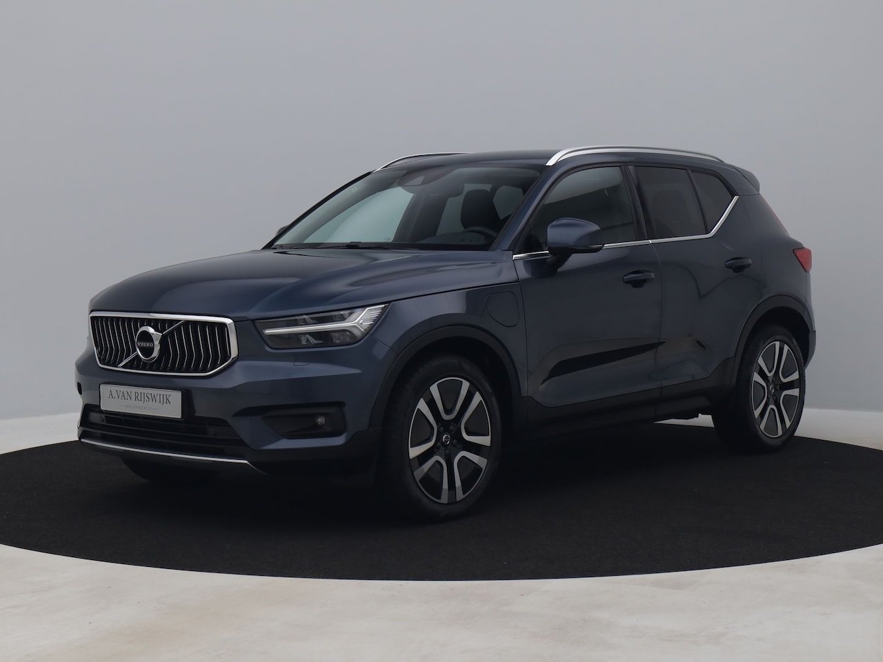 Volvo XC40 - 1.5 T5 Recharge Inscription | CAMERA | KEYLESS | ADAPTIVE | H&K | STOEL- EN STUURVERW. - AutoWereld.nl