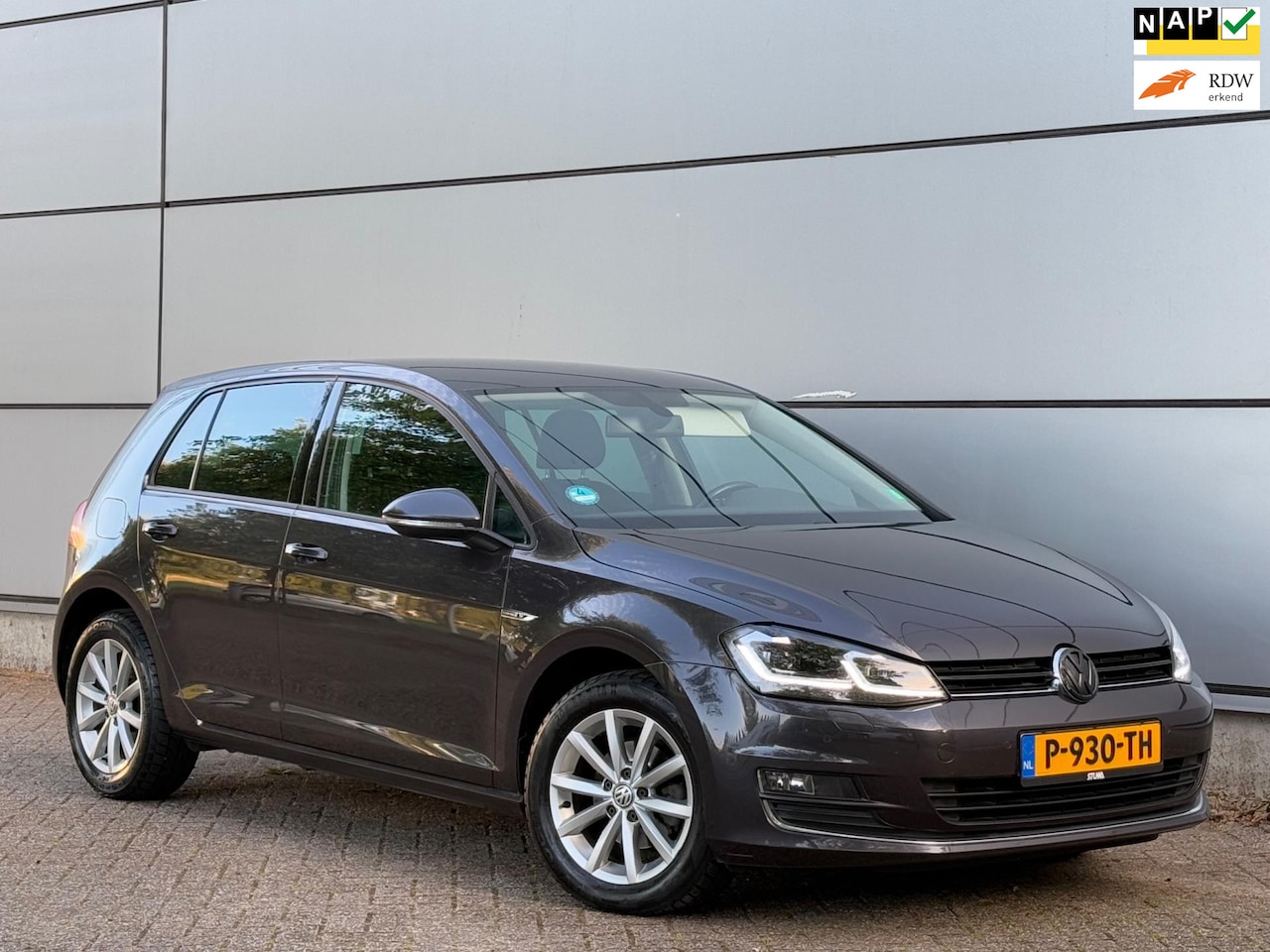 Volkswagen Golf - 1.2 TSI Trendline 1e Eignr |Carplay |Stoelverw |Xenon |Led |Start/Stop |Lmv |Nap |Boekjes - AutoWereld.nl