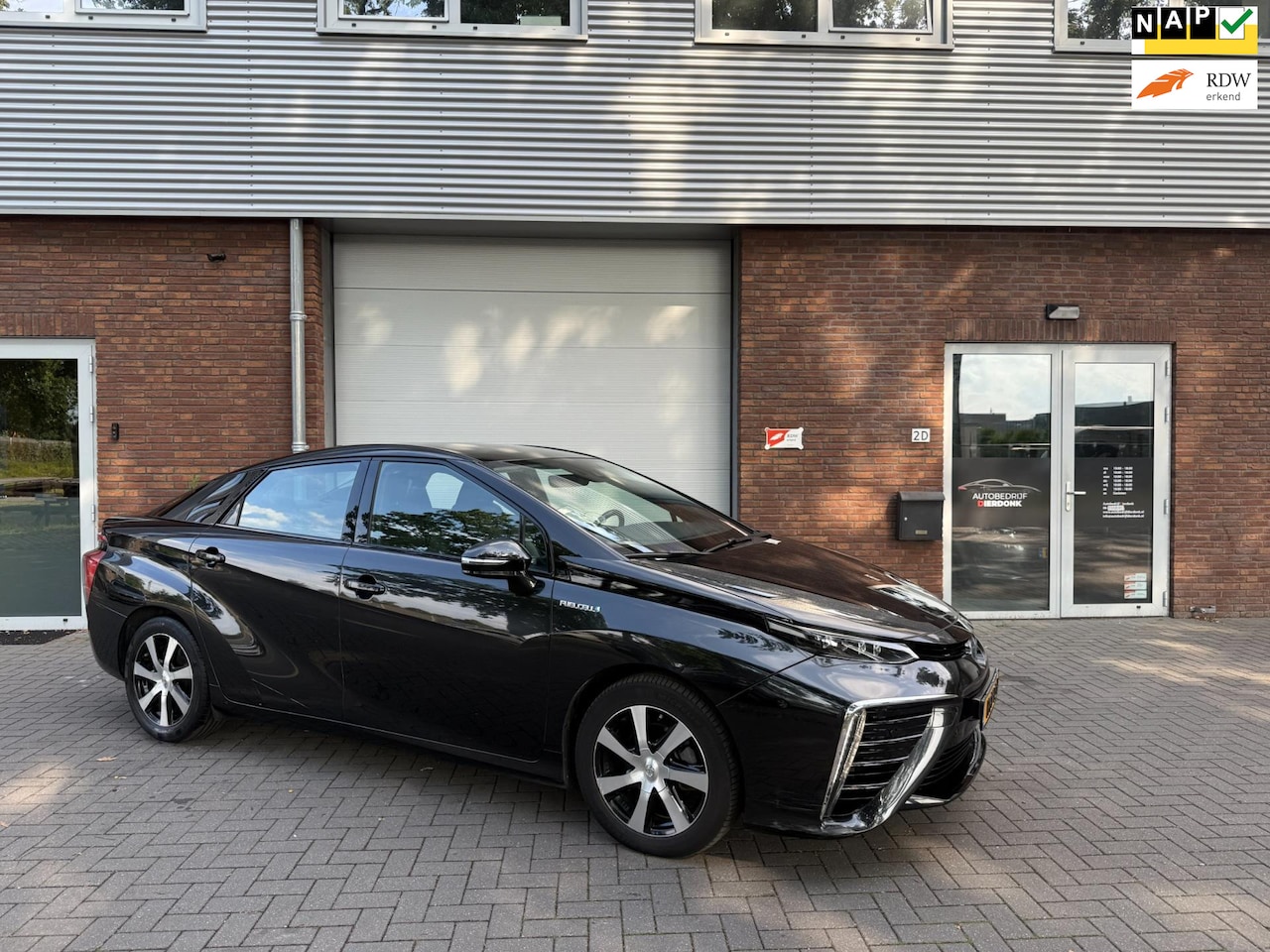Toyota Mirai - FCV ExecutivE|WATERSTOF|LEDER|CAMERA|NAVI - AutoWereld.nl