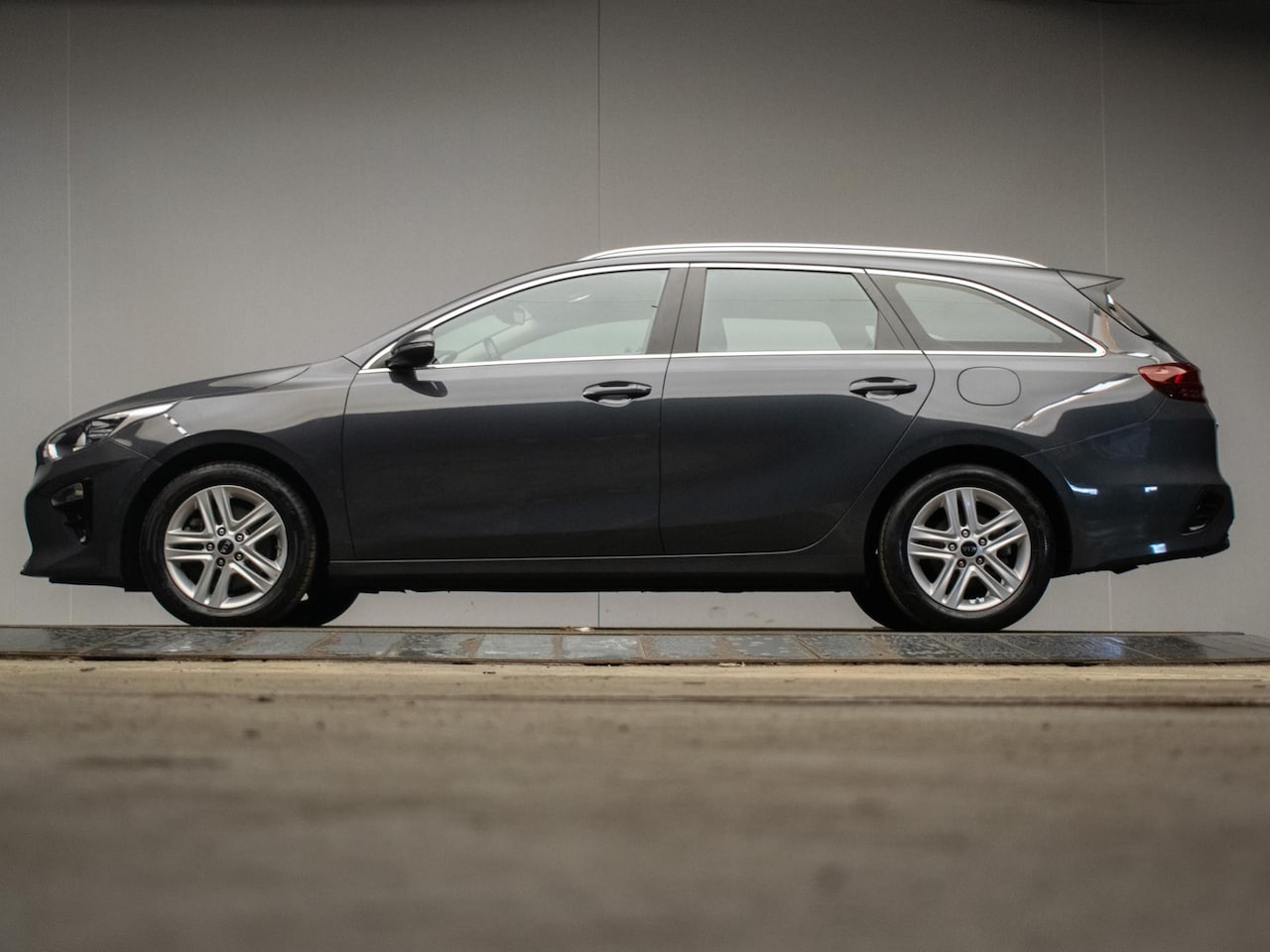 Kia Cee'd Sportswagon - Ceed 1.4 T-GDi DynamicLine Sport (APPLECARPLAY,NAVI,CAMERA,PDC,CLIMATE,CRUISE,LED,SPORTSTO - AutoWereld.nl