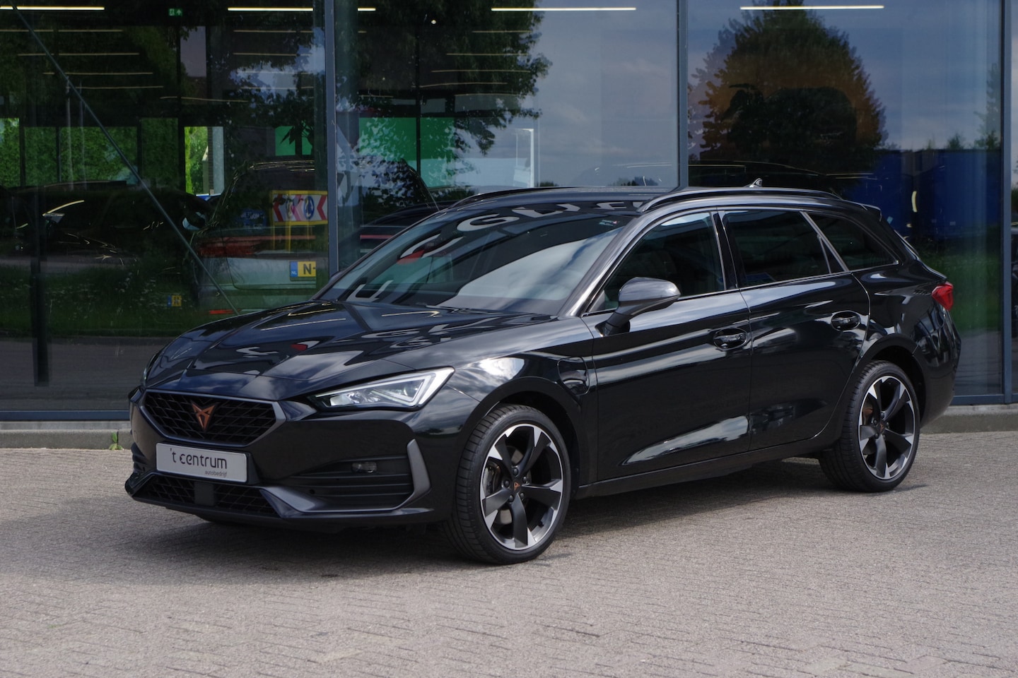 CUPRA Leon Sportstourer - 1.4 e-Hybrid 204 PK BNS, Trekhaak, Stoelverwarming, Kuipstoelen, LED, - AutoWereld.nl