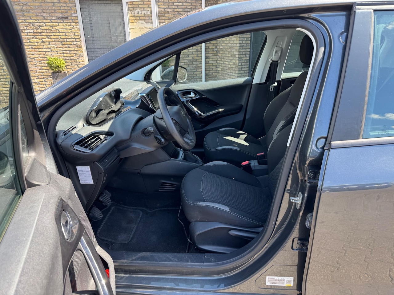 Peugeot 208 - 1.2 Bj 2016 met 5 deuren Nette auto - AutoWereld.nl