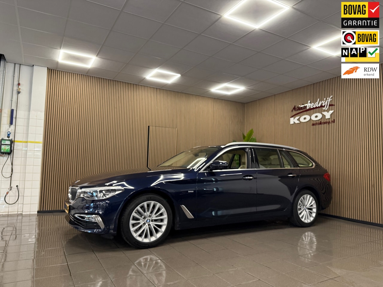 BMW 5-serie Touring - 520i High Executive * Dealer onderhouden / Leder / Camera / Navigatie / NL Auto * - AutoWereld.nl
